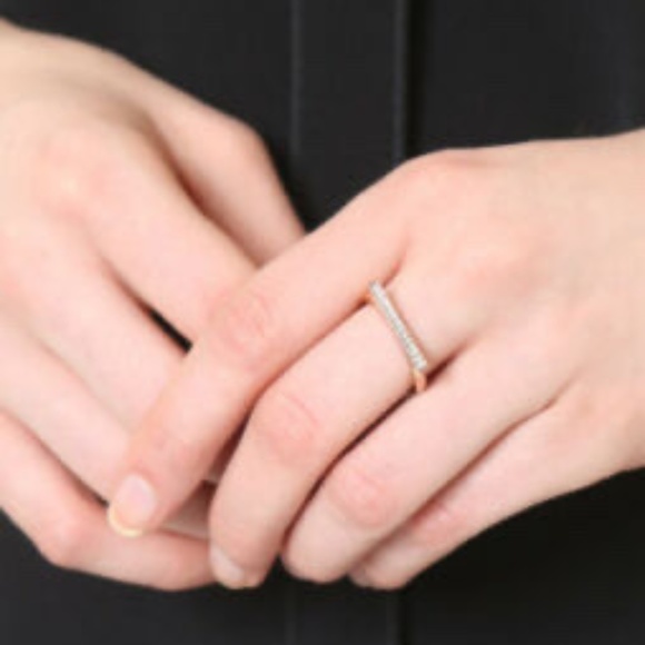 COPY - Michael Kors Gold Tone Size 8 Ring Pave Bar NWT - Picture 2 of 4